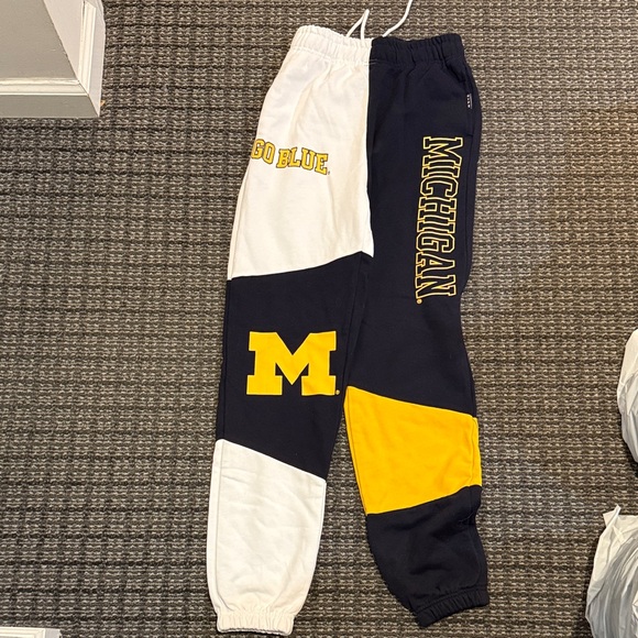 Hype and Vice Pants - Michigan Colorblock Sweatpants. Hype and Vice size x small